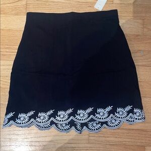 mi ami Black Skirt with White Embroidery